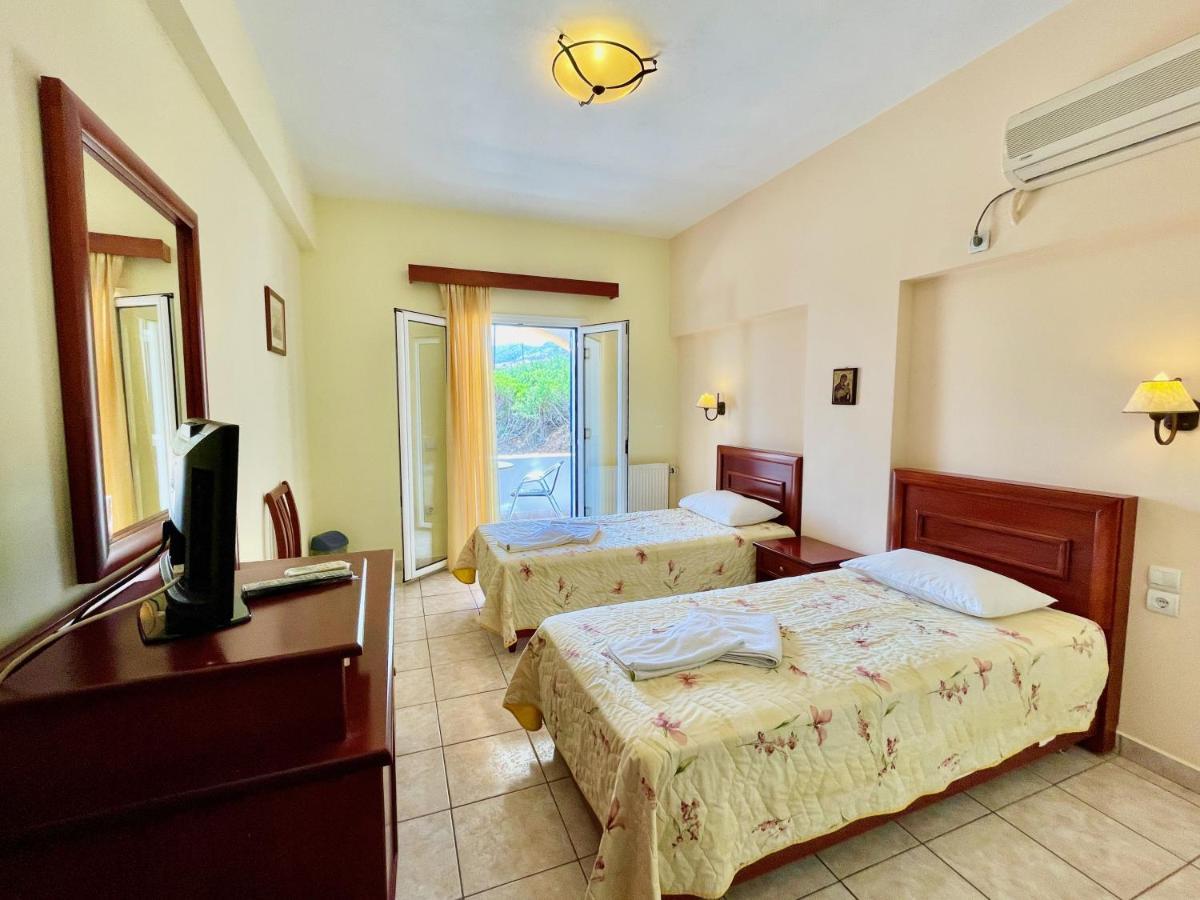 Venardos Hotel Agia Pelagia  エクステリア 写真